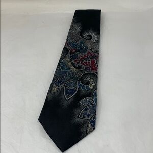 Windridge dark grey Paisley tie